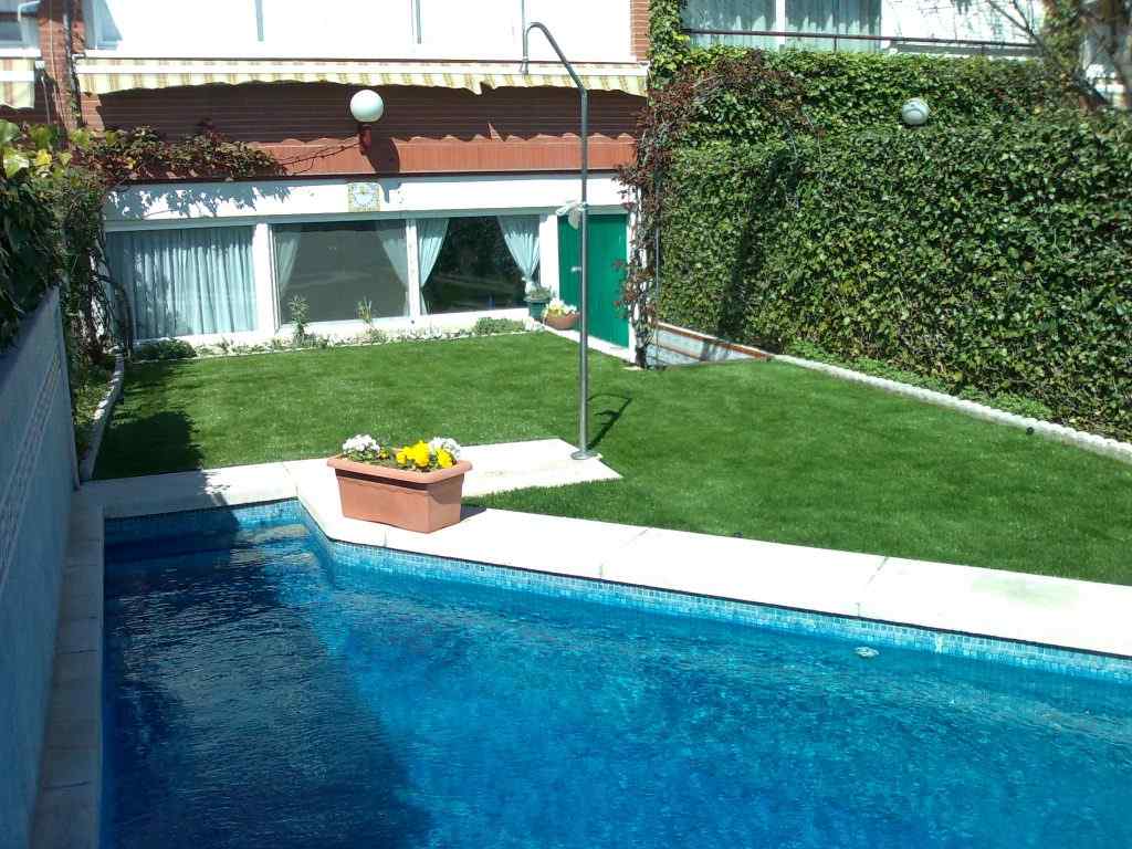 Synthetic turf prices