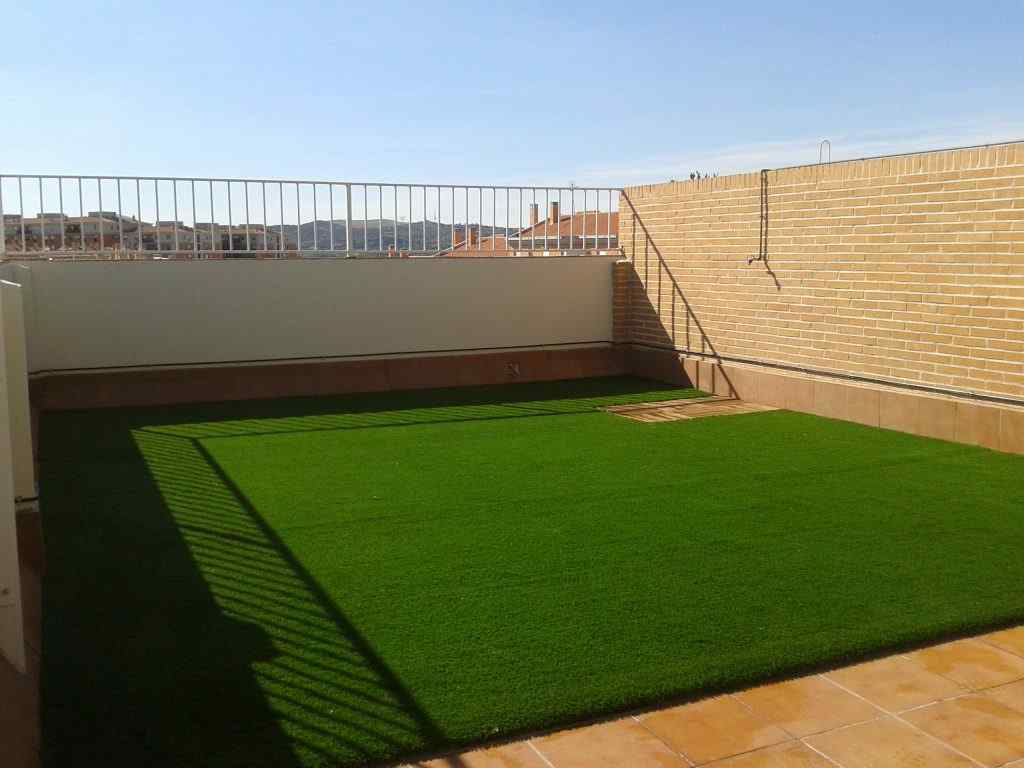 Synthetic grass for penthouses