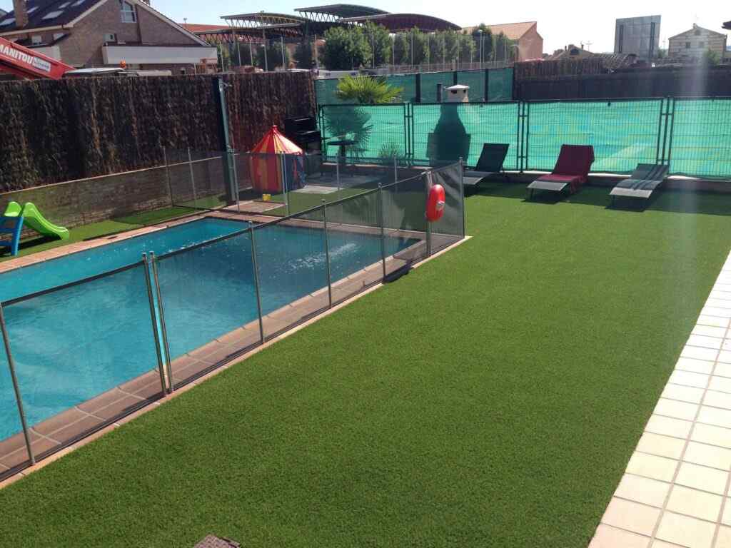artificial grass swimming pools